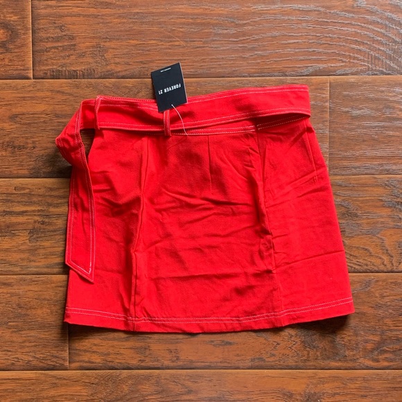 🍎 Red High Waisted Mini Skirt 🍎 - Picture 3 of 4